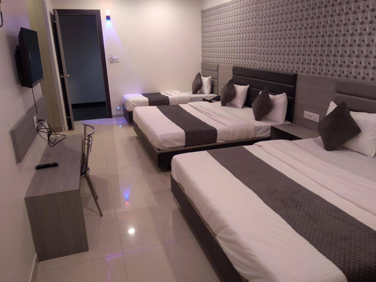 Hotel Selfie Inn Ahmedabad Eksteriør bilde