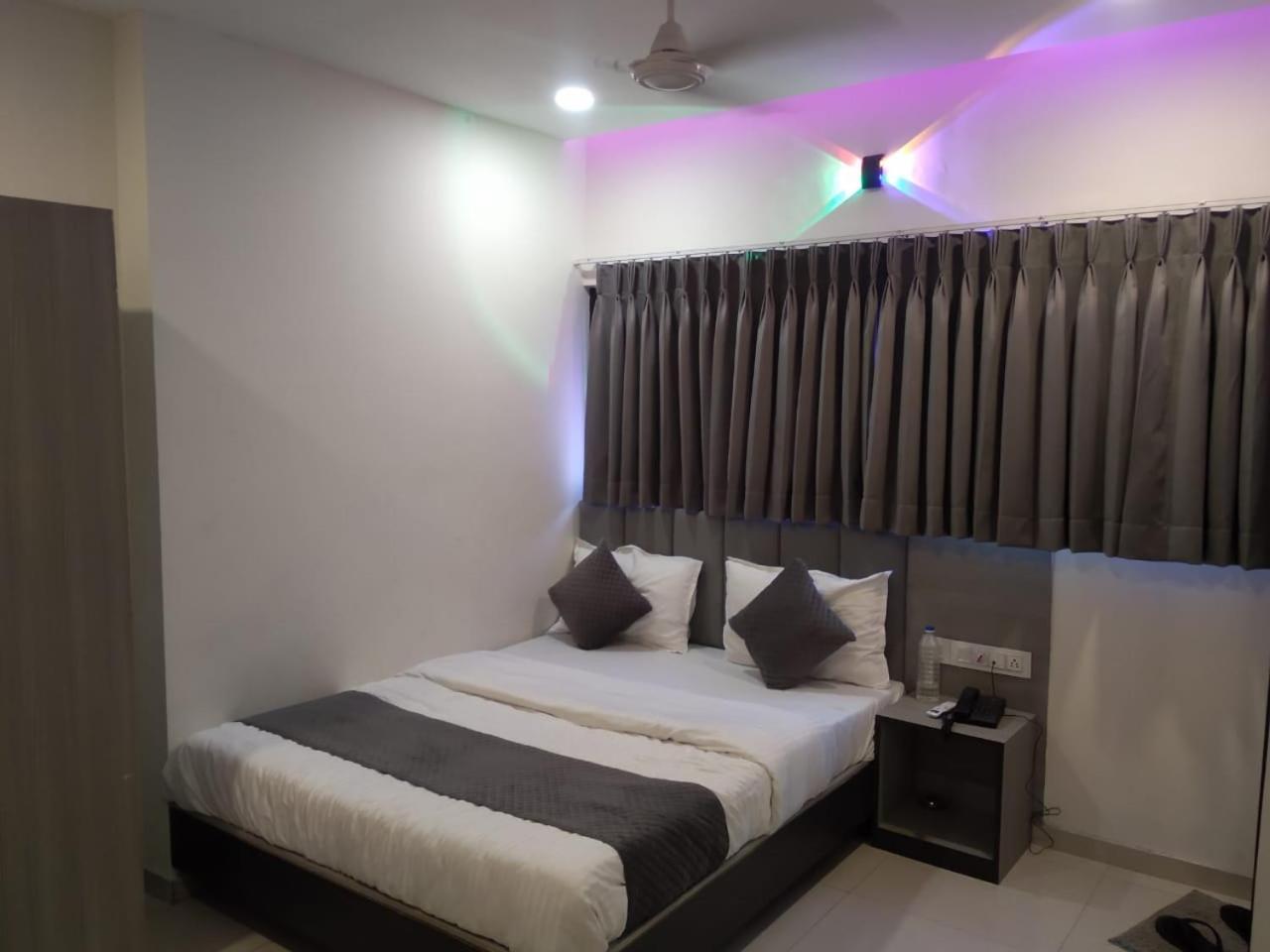Hotel Selfie Inn Ahmedabad Eksteriør bilde