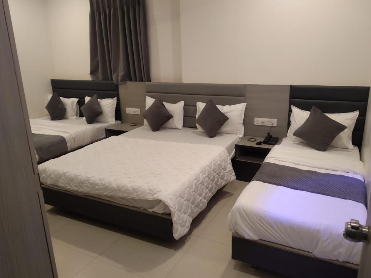 Hotel Selfie Inn Ahmedabad Eksteriør bilde