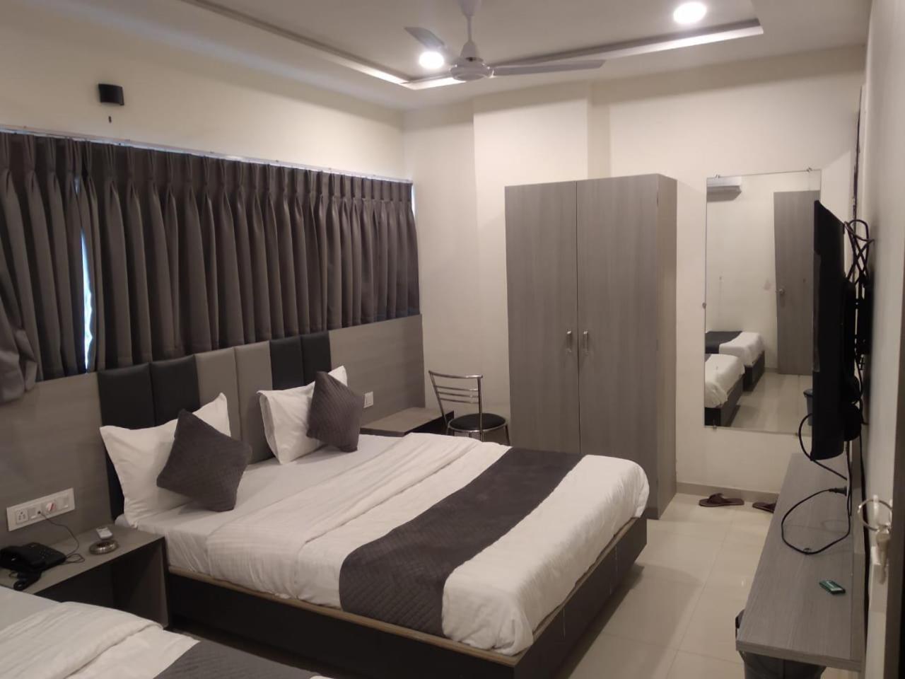 Hotel Selfie Inn Ahmedabad Eksteriør bilde
