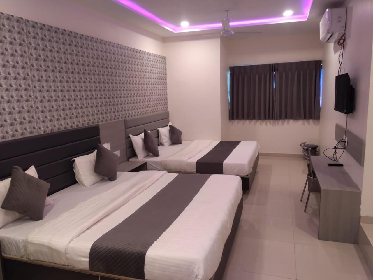 Hotel Selfie Inn Ahmedabad Eksteriør bilde