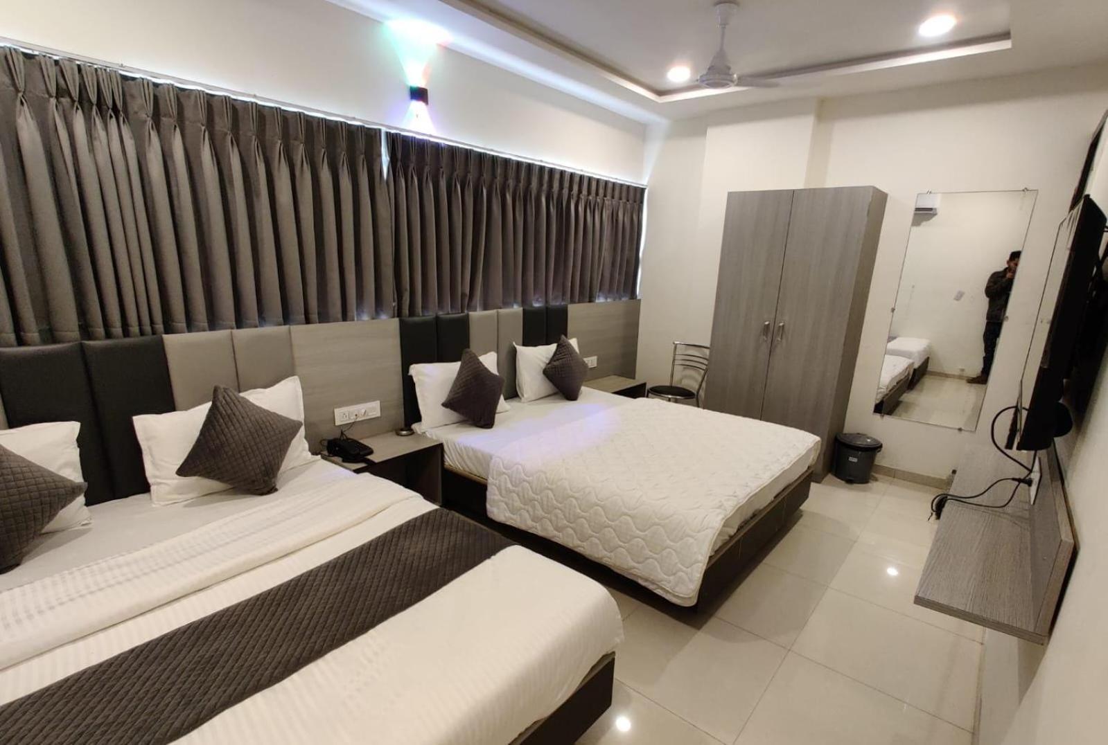 Hotel Selfie Inn Ahmedabad Eksteriør bilde