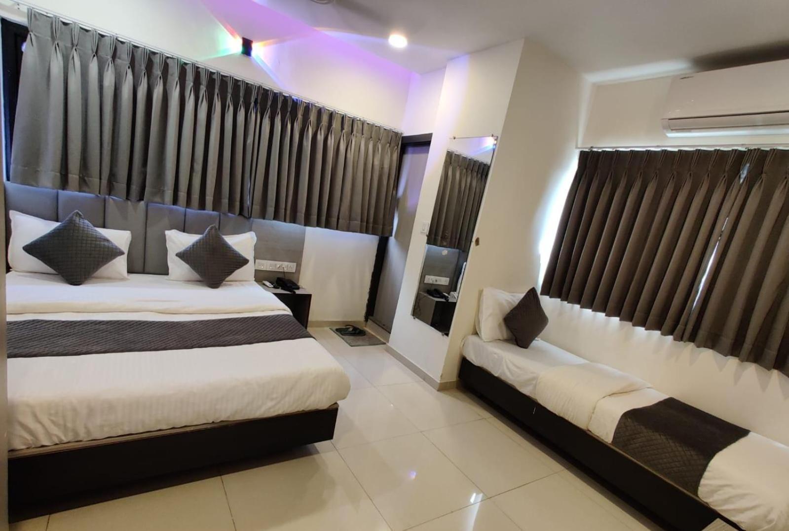 Hotel Selfie Inn Ahmedabad Eksteriør bilde