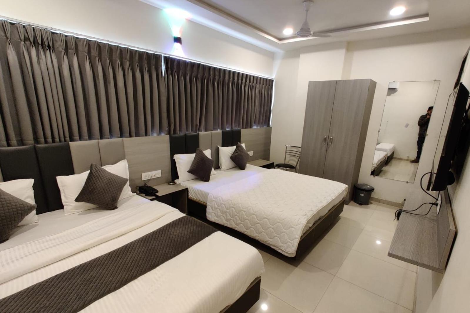 Hotel Selfie Inn Ahmedabad Eksteriør bilde