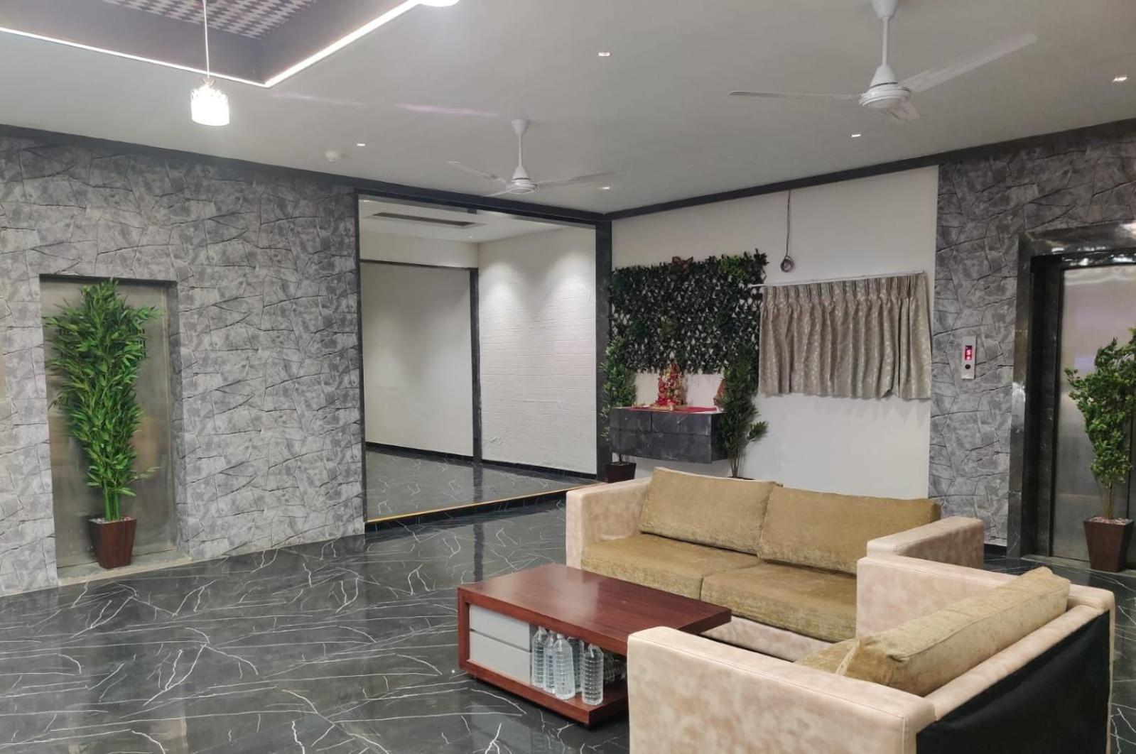 Hotel Selfie Inn Ahmedabad Eksteriør bilde