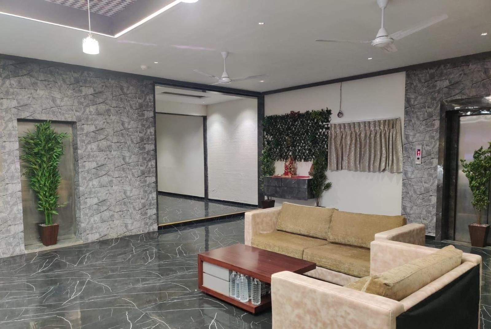 Hotel Selfie Inn Ahmedabad Eksteriør bilde
